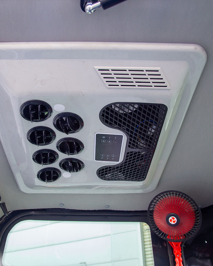 King Bull Excalibur KB18KU (Motor Kubota 902) Con Cabina y Aire Acondicionado - Imagen 3